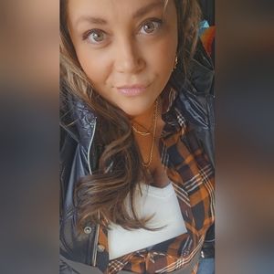 Meet your Posher, Heather (Make an offer)